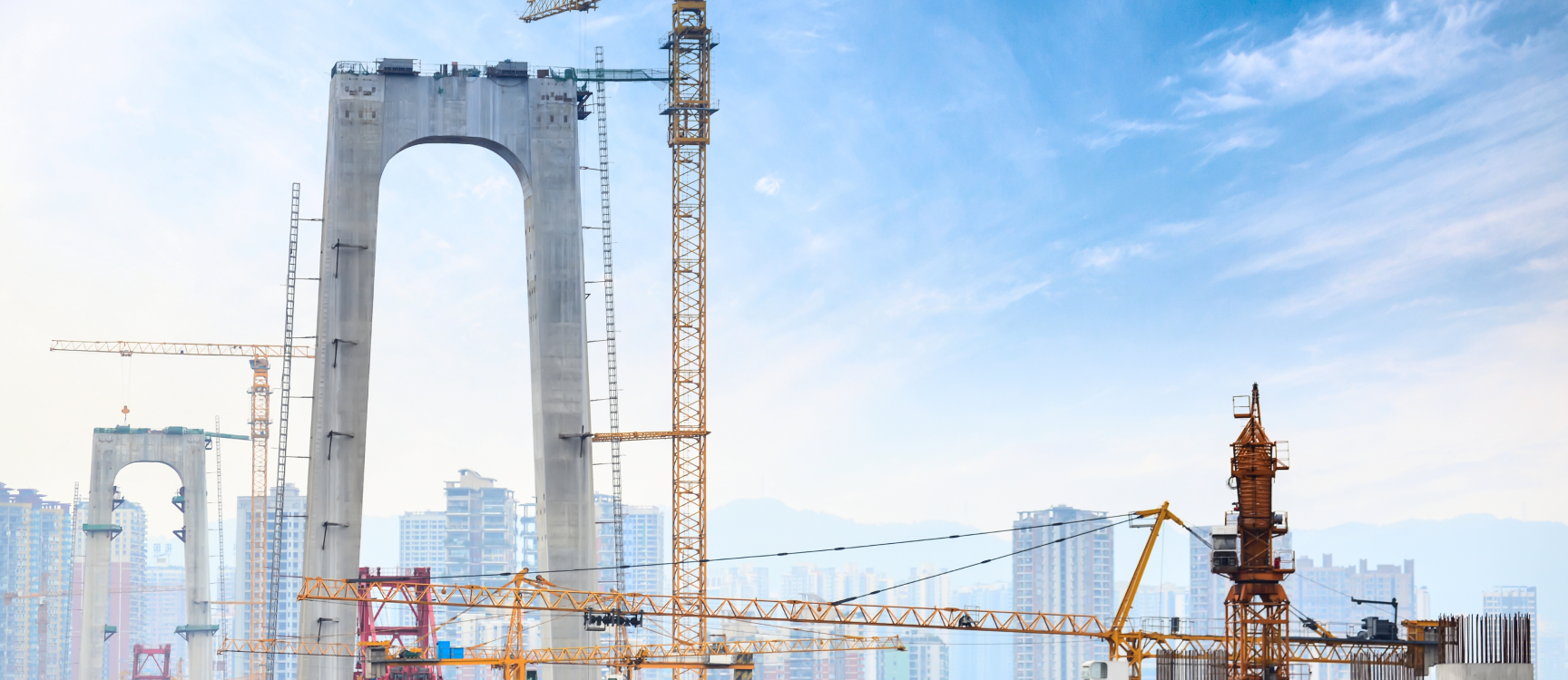 Construction-tall-concrete-pylon-bridge-using-tower-crane